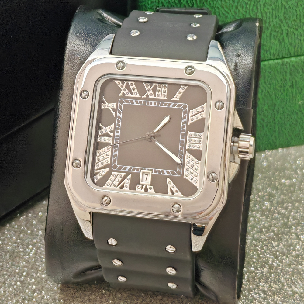 ヒップホップで大人気の個性的なデザインのブルークォーツ腕時計 - Luxury Watch Iceberg のレビューと価格